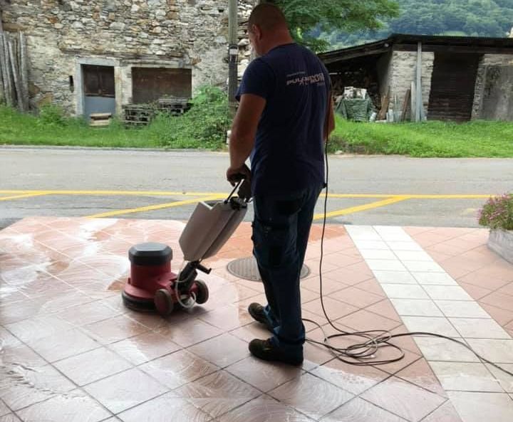 Puliservice Rute a Biasca in Ticino - Servizi _ Lucidatura pavimenti