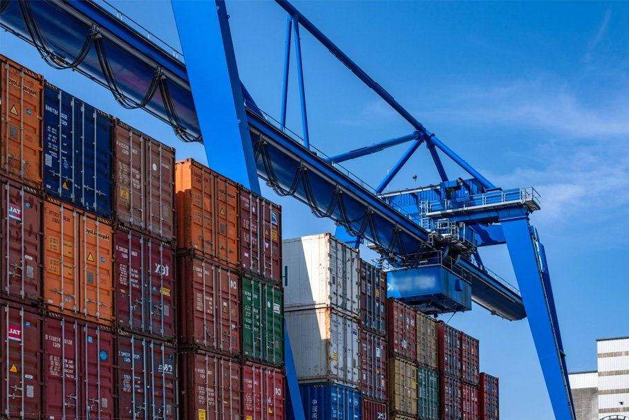 Box de déménagement sur un bateau