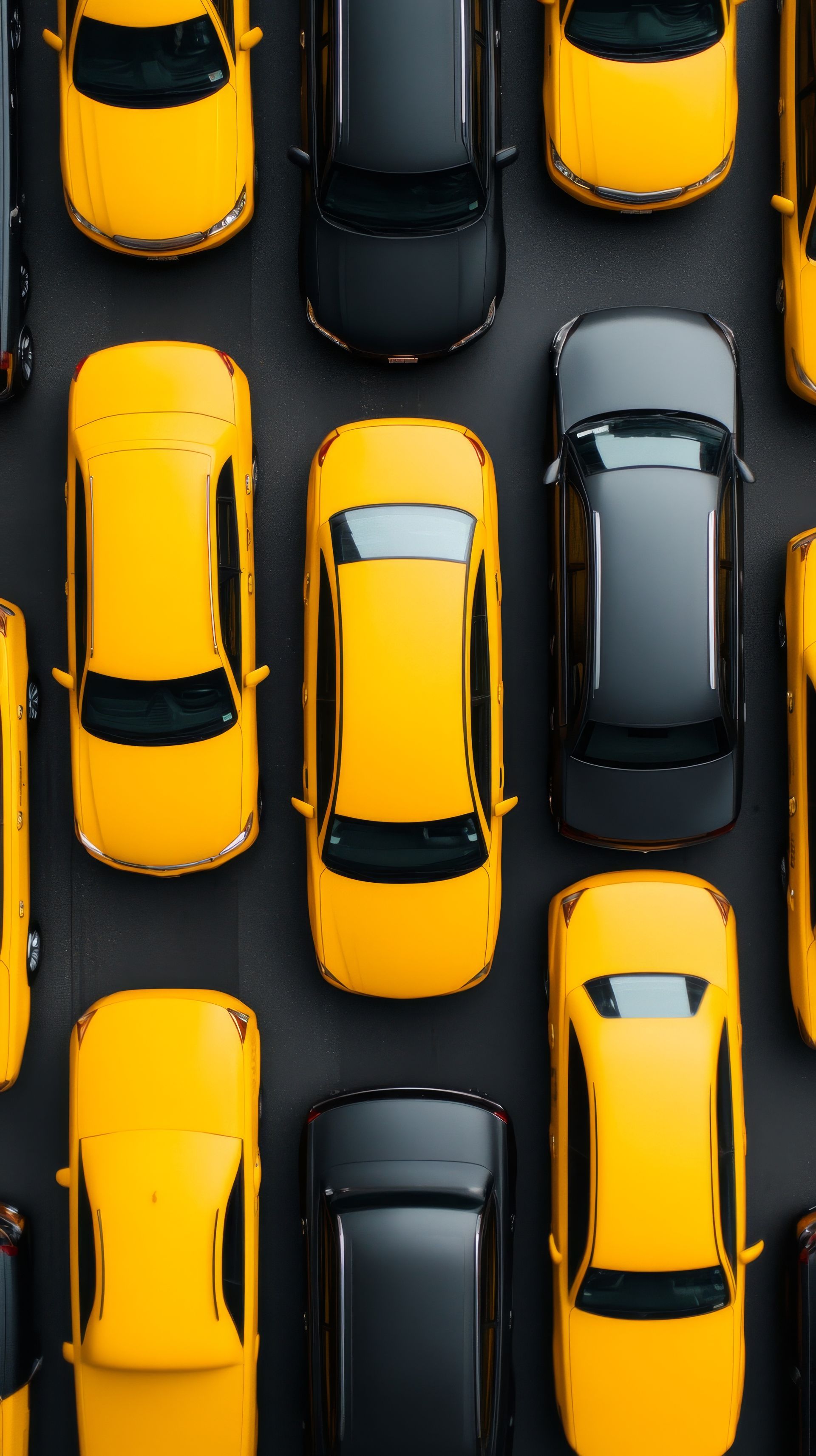 Des voitures jaunes et noires vues de haut