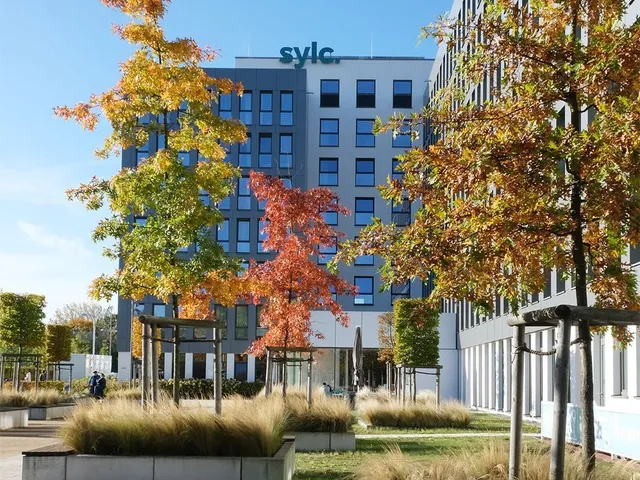 sylc. Apartmenthotel | Exterieur view | Frontalansicht Ein Gebäude mit dem Wort sylc. oben drauf