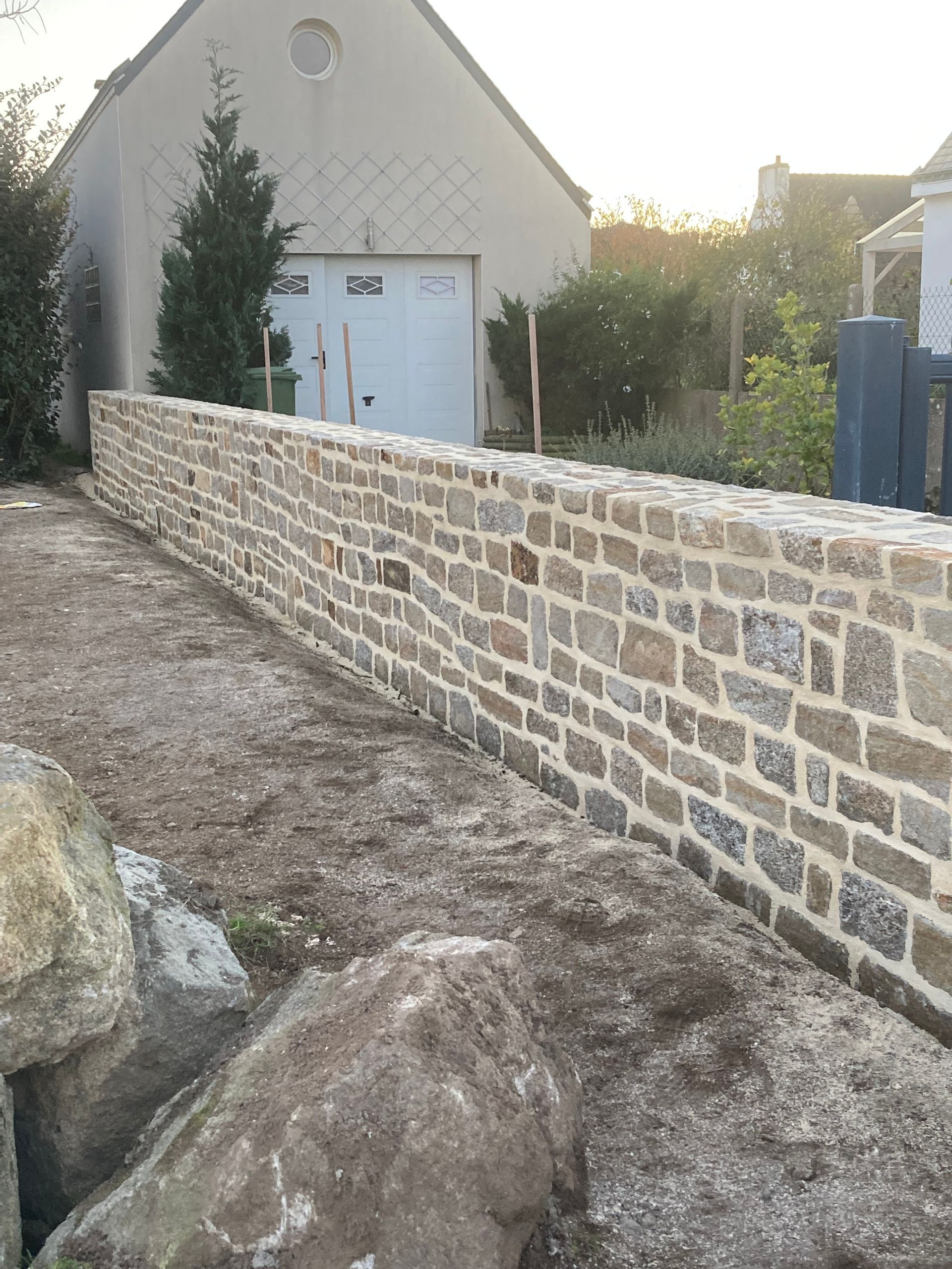 Mur en pierre après