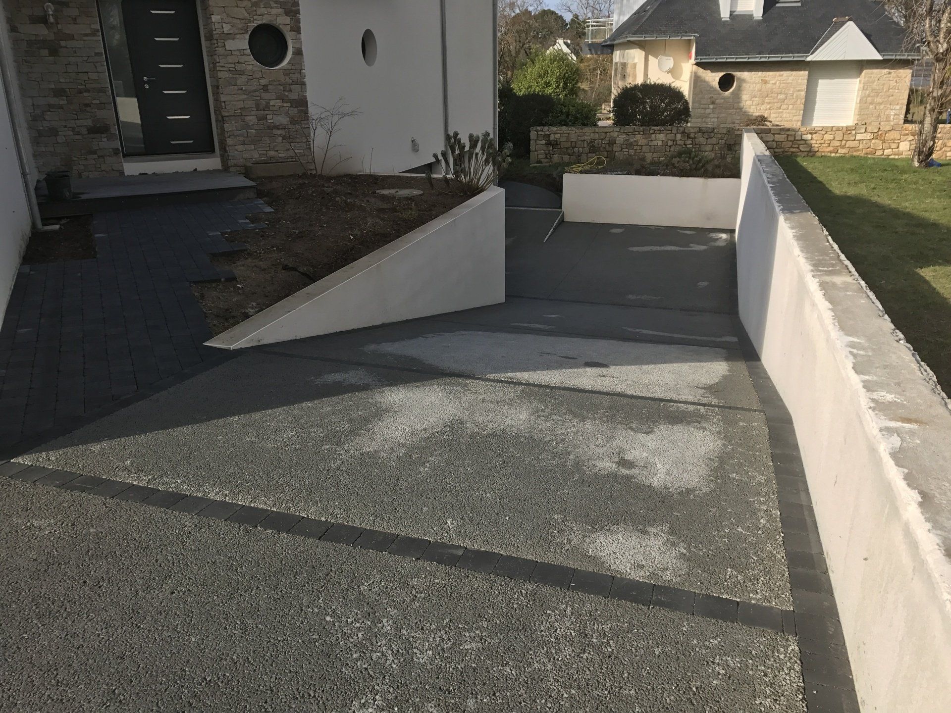 Allée en béton drainant