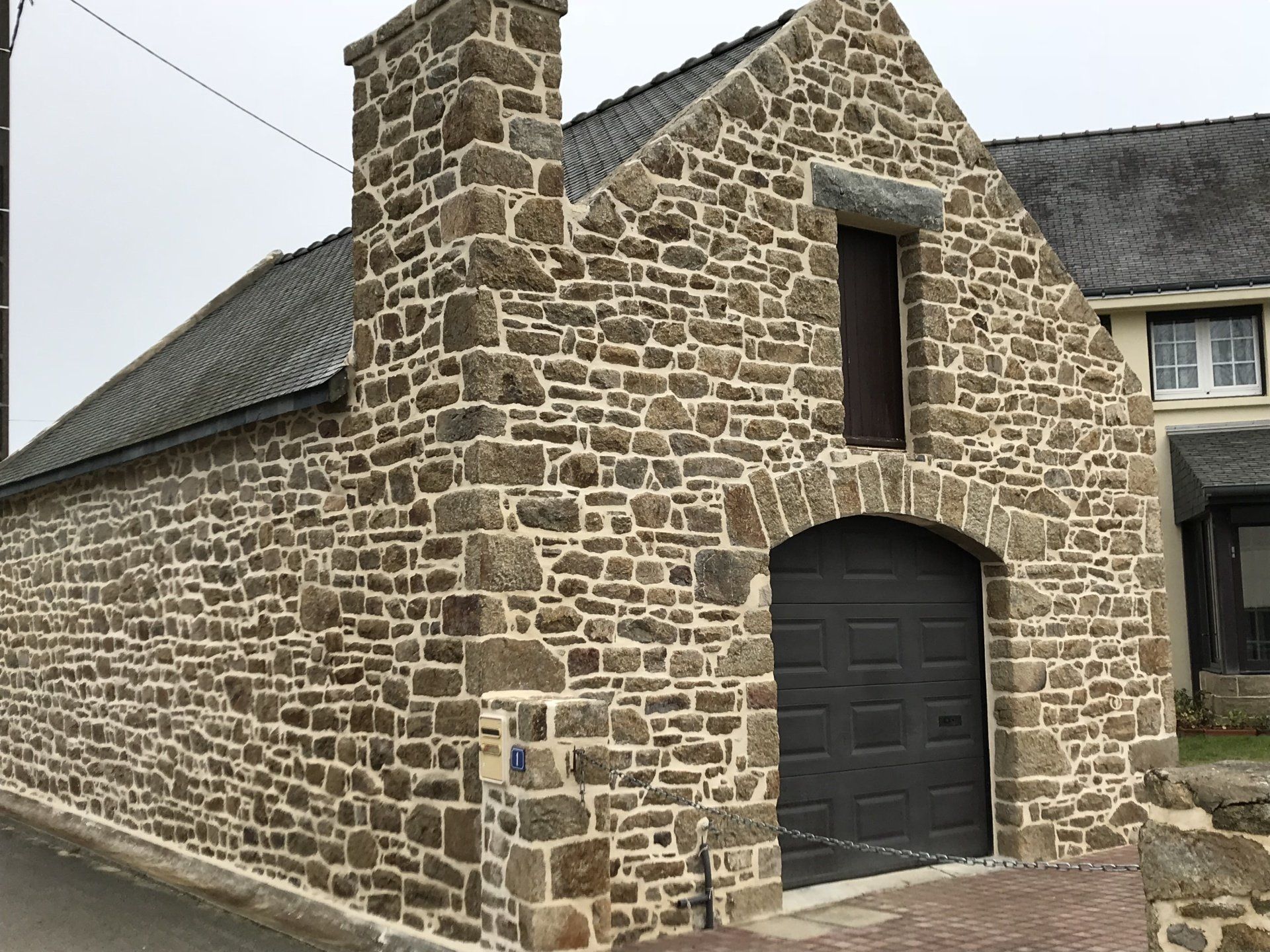 Pignon en enduit après