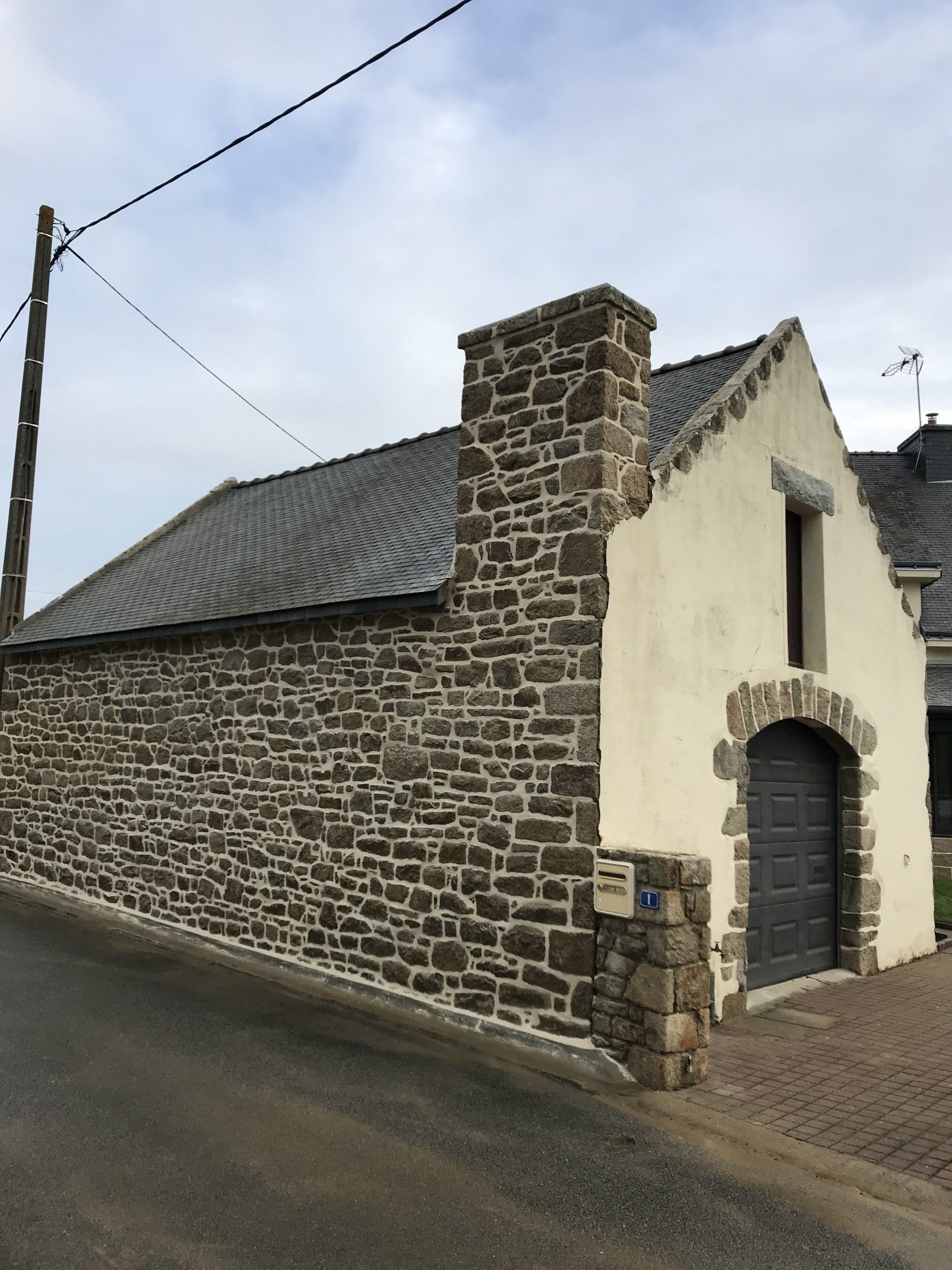 Pignon en enduit avant