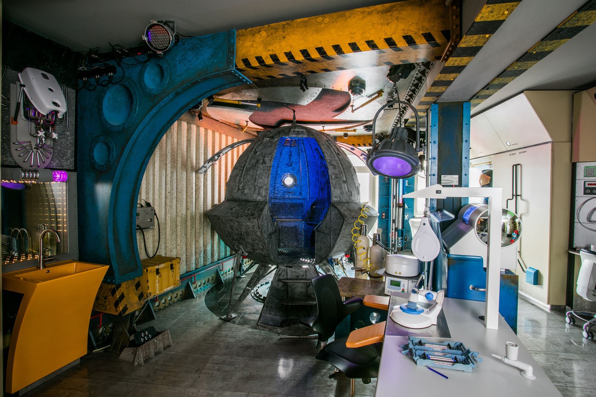Zahnlabor mit Raumkapsel