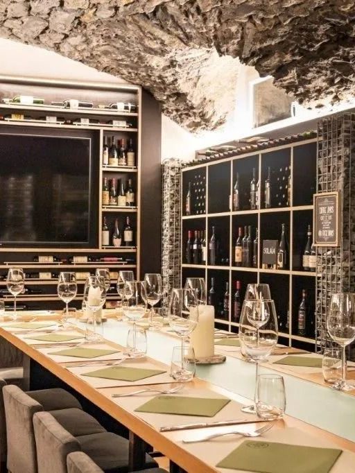 Salle VIP pour repas privatisé au Grotto 04 à Bex