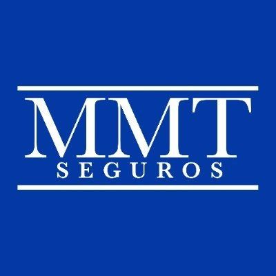 El logotipo de mmt seguros está sobre un fondo azul.