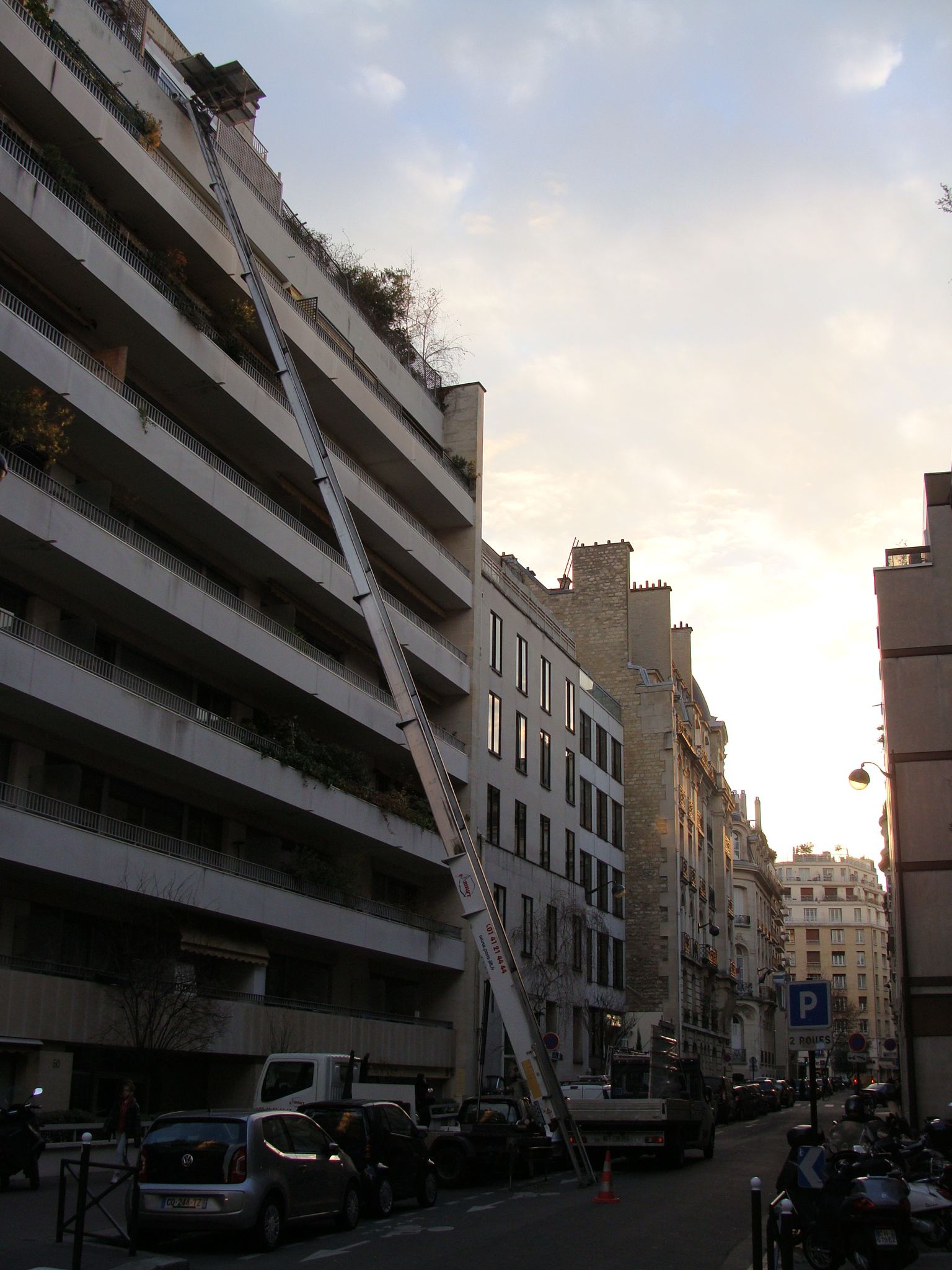 Monte-meuble tracté