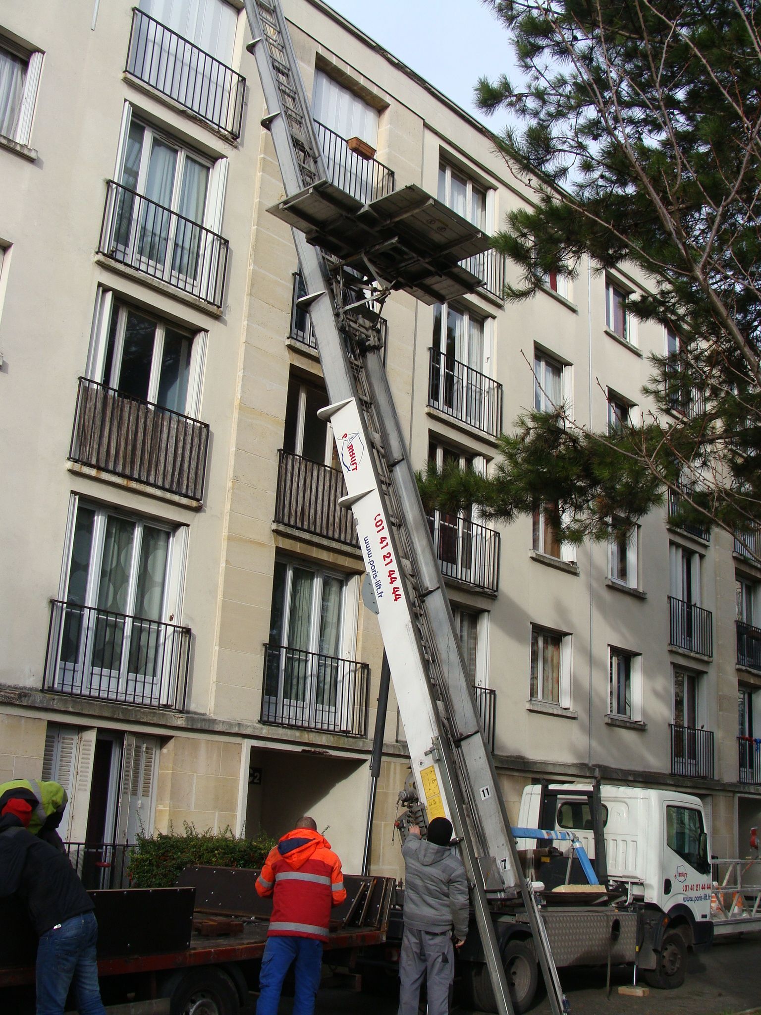 Monte-meuble avec technicien