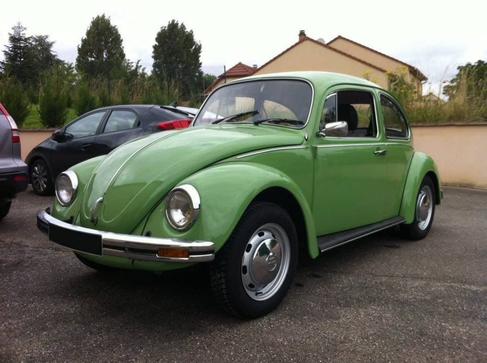 Voiture ancienne verte
