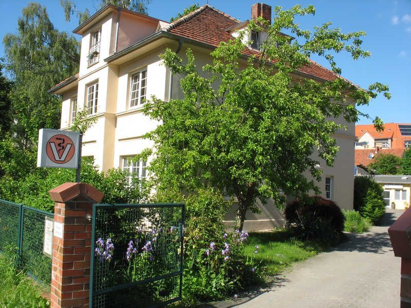 Bild von Praxisgebäude mit Garten