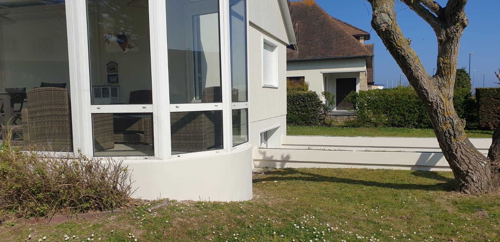 Façade de maison et véranda