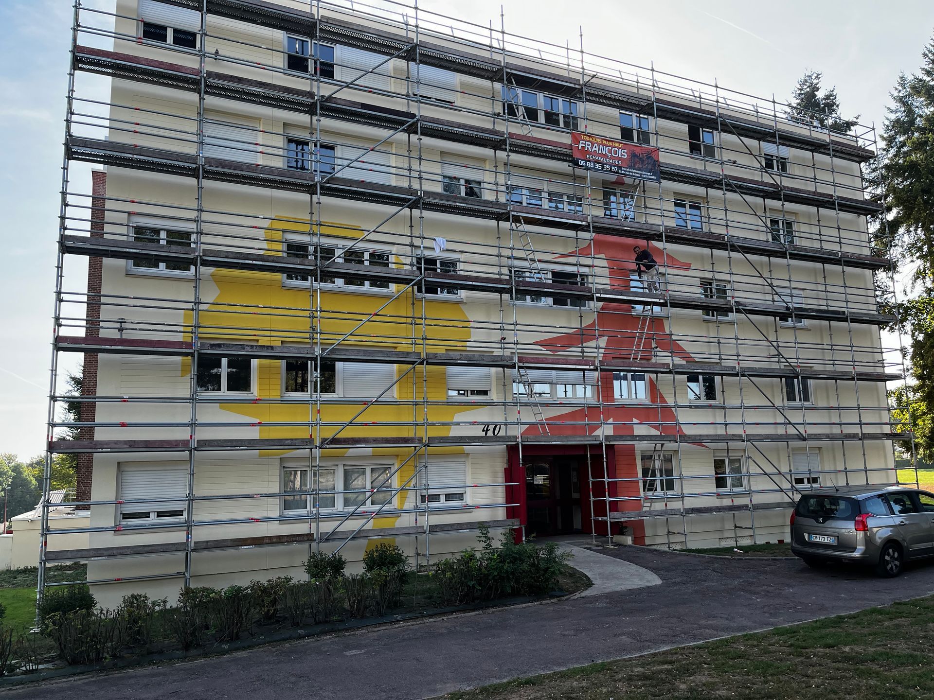 Peinture de façade d'immeuble