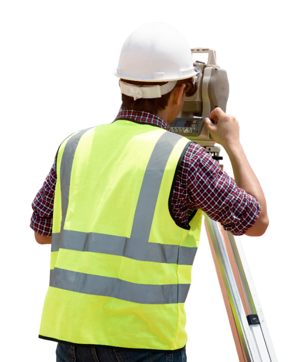 Un géomètre-expert vu de dos portant un gilet jaune et un casque