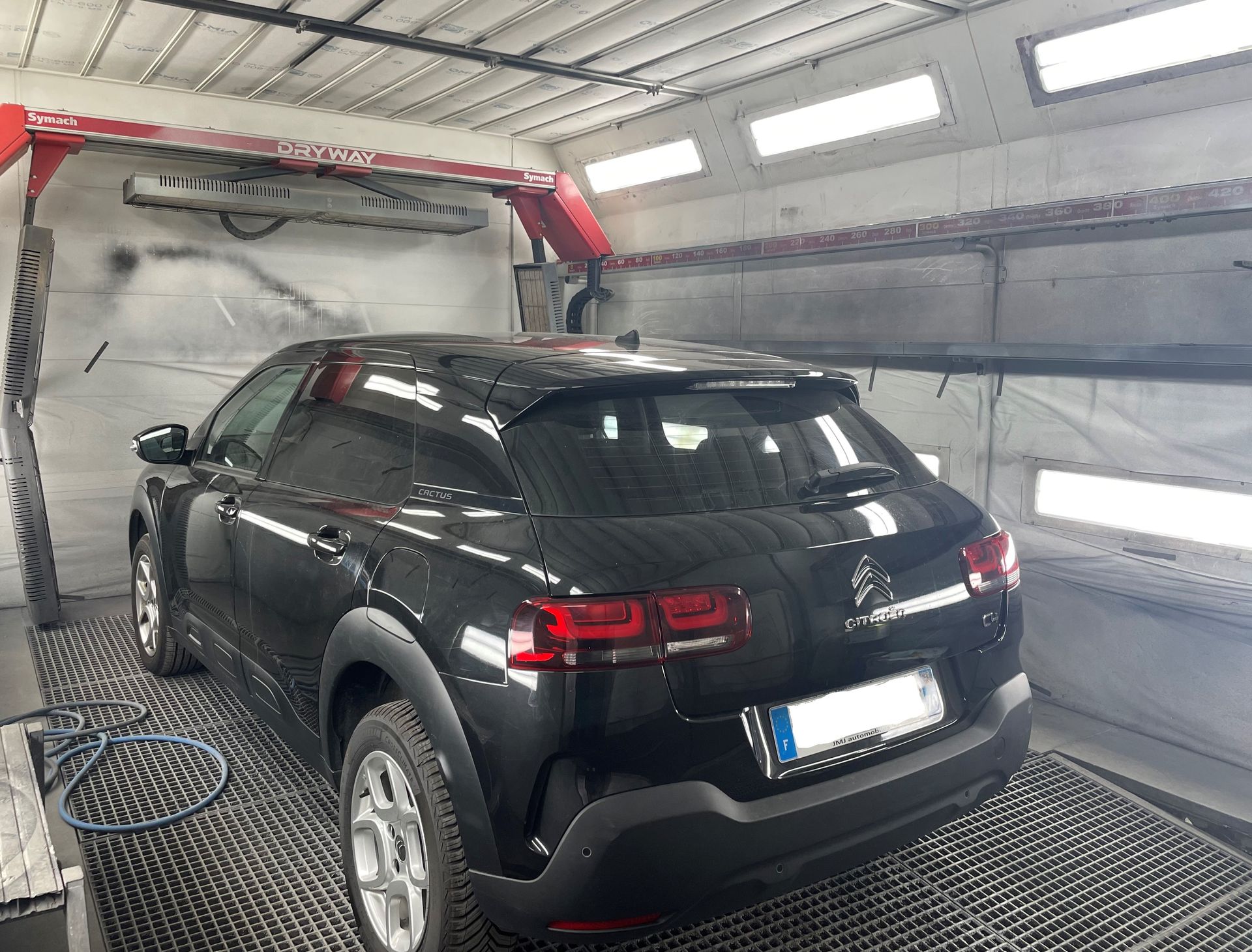 Entretien de véhicule noir