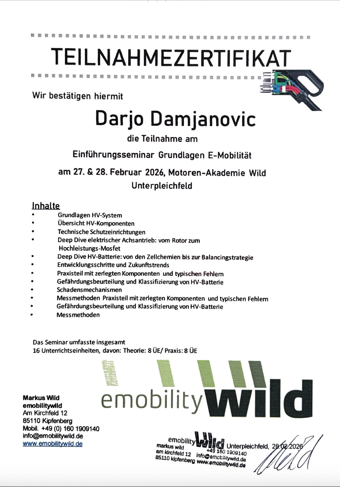 Ein Zertifikat mit der Aufschrift „Zertifikat“ ist von zwei Personen unterschrieben.