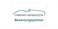 Ein Logo für Classic-Analytics Bewertungspartner mit einer Autozeichnung auf weißem Hintergrund.