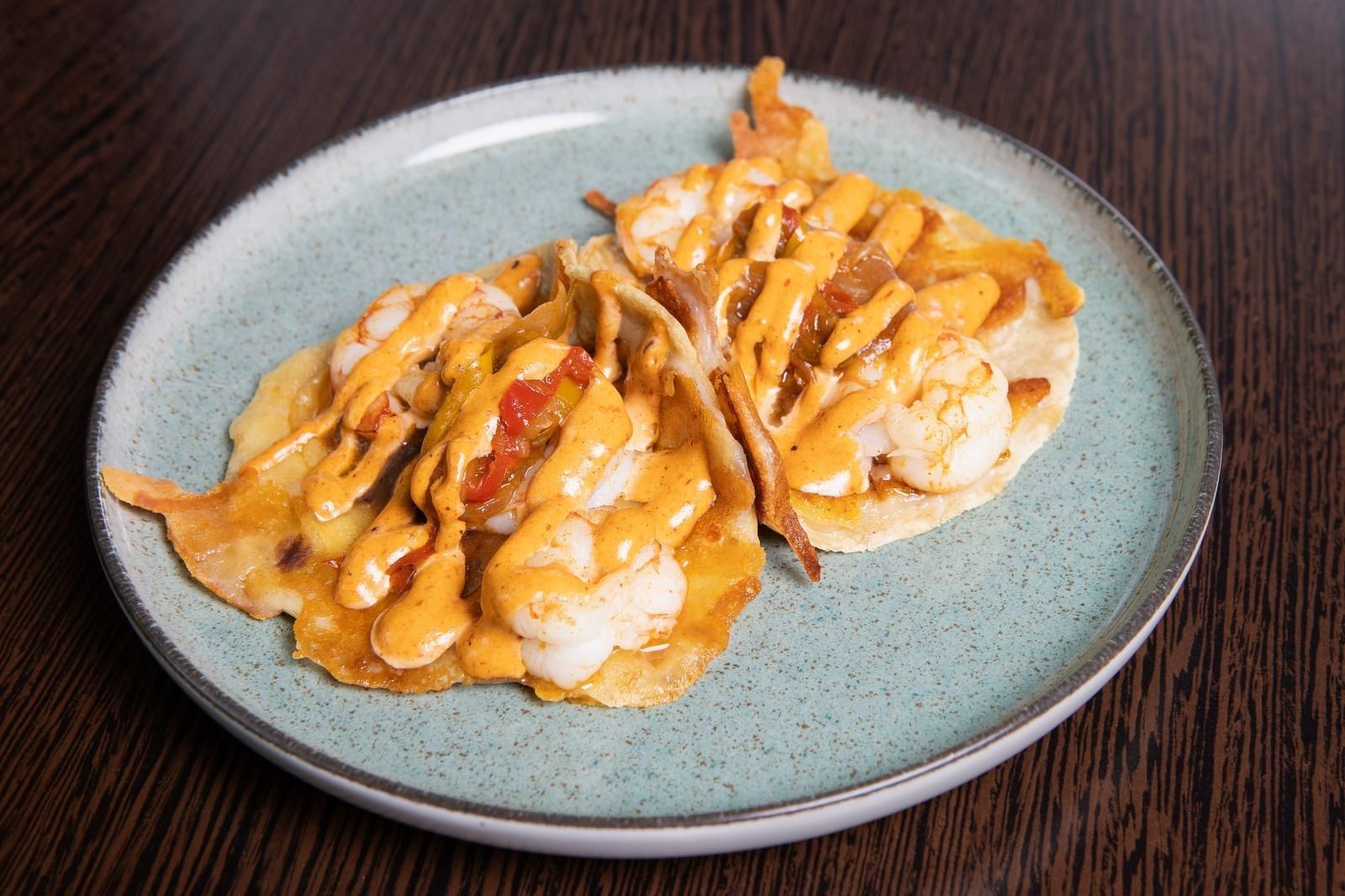 Taco El Gobernador con camarones flameados y queso de Cantabria en Santander
