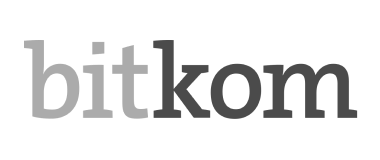Graue Wortmarke „bitkom“ in Kleinbuchstaben auf weißem Hintergrund