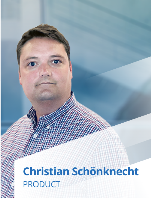 Christian Schönknecht, ein Mann im gemusterten Hemd, blickt den Betrachter an. Unter seinem Namen steht „PRODUKT“.