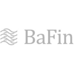 Logo der BaFin, einer deutschen Bundesanstalt für Finanzdienstleistungsaufsicht. Das Logo zeigt stilisierte, graue Wellen links neben dem grauen Schriftzug „BaFin“.