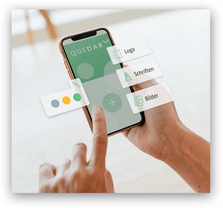 Eine Person interagiert mit einem Telefon, auf dem eine grüne Benutzeroberfläche mit dem Logo sowie Optionen für Schemata und Bilder angezeigt wird.