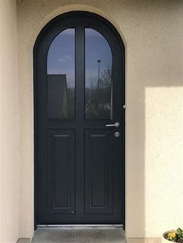 Pose d'une porte d'entrée sur mesure