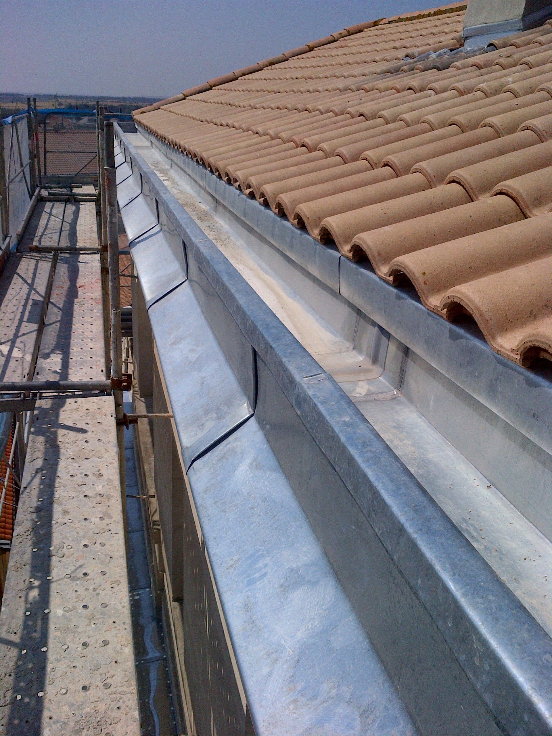 Finition de toiture en zinc