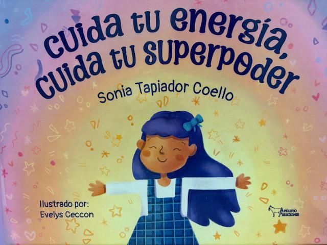 Spanish book cover with a smiling child holding a blue cape, titled “Cuida tu energía, cuida tu superpoder”