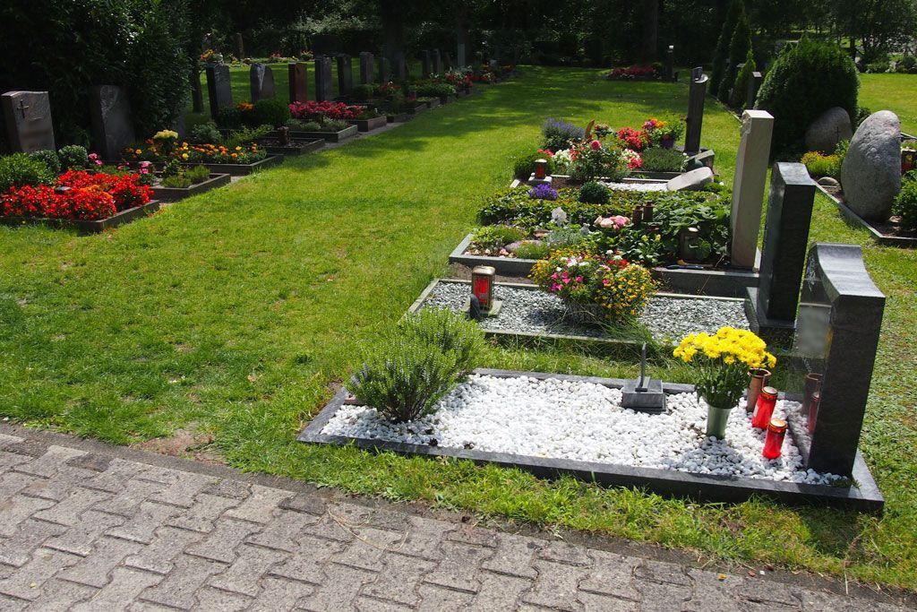 Friedhof St. Achatius Einzelsarggräber