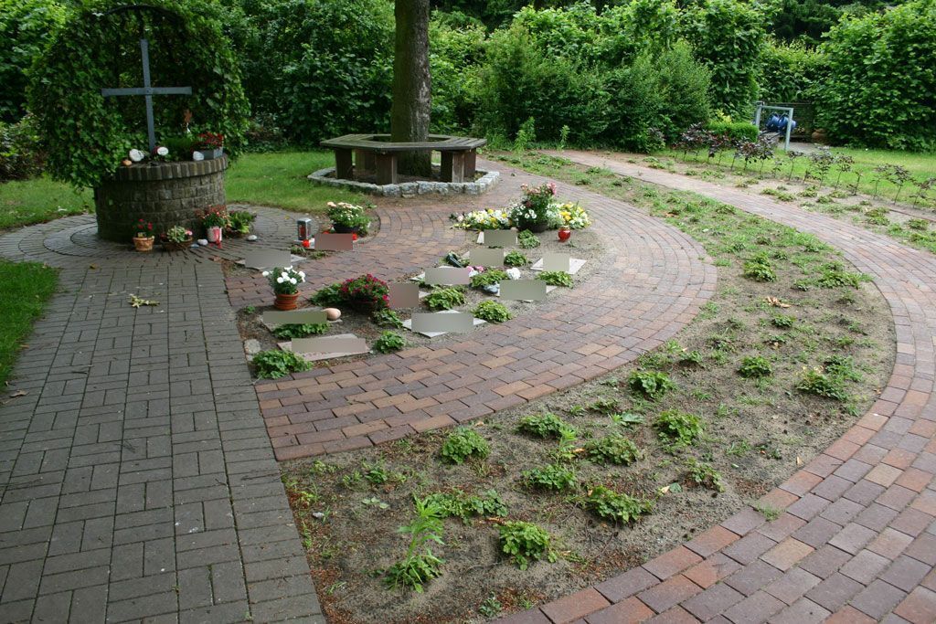 Ev. Friedhof an der Oerlinghauser Straße pflegefreie Urnengräber