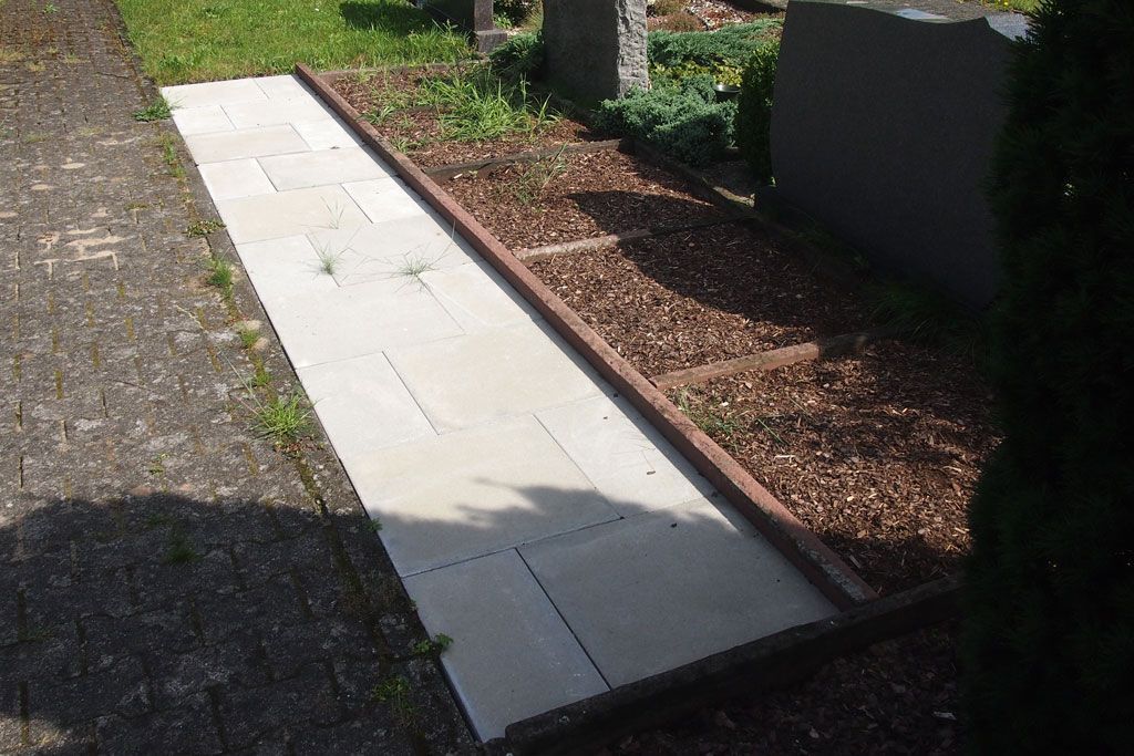 Ev. Friedhof an der Oerlinghauser Straße Rasen