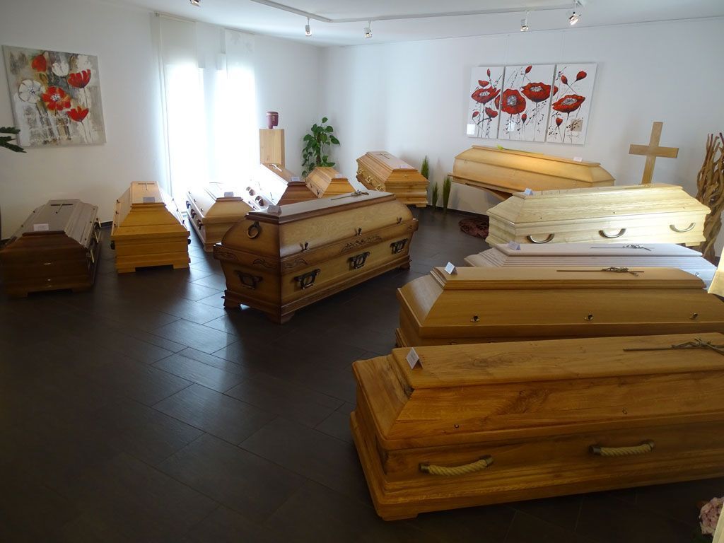 Bestattungen Röchter Särge Ausstellung