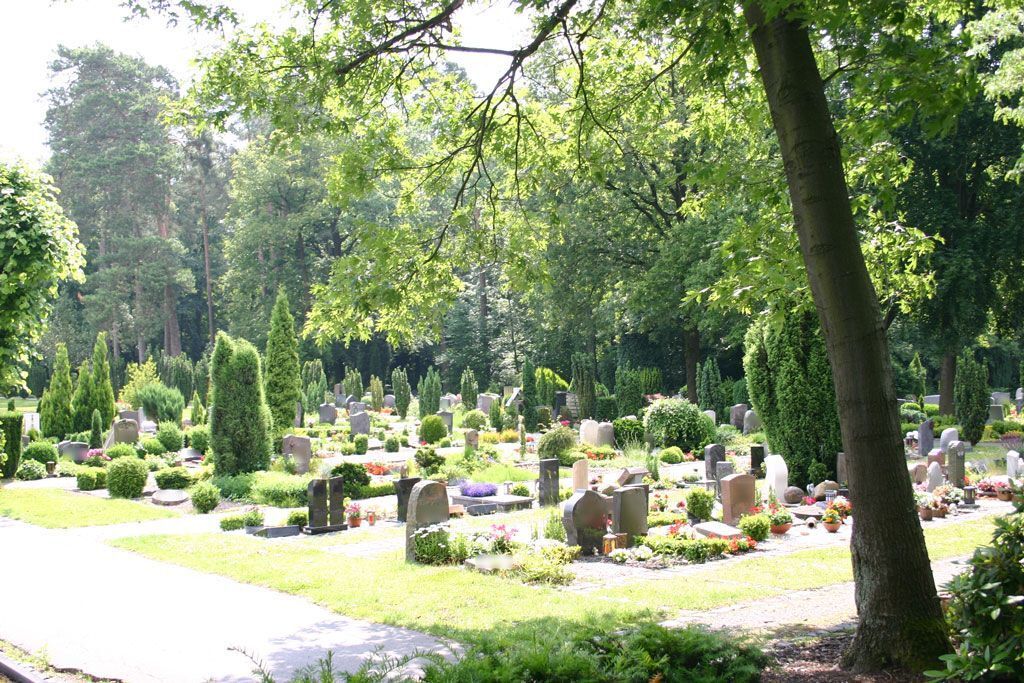 Kommunalfriedhof Stukenbrock Sarggräber