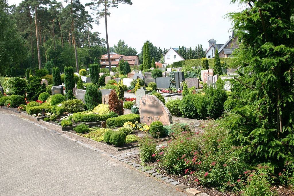 Kommunalfriedhof Stukenbrock Sarggräber