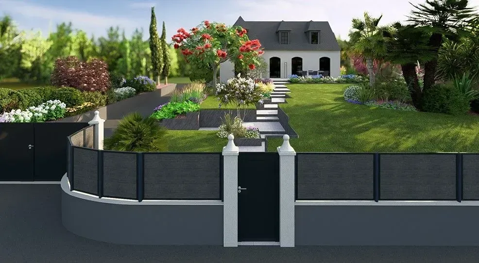 Une maison avec une cour gazonnée, des marches en pierre et une clôture sombre avec un portail d'entrée. Un jardin luxuriant et fleuri.