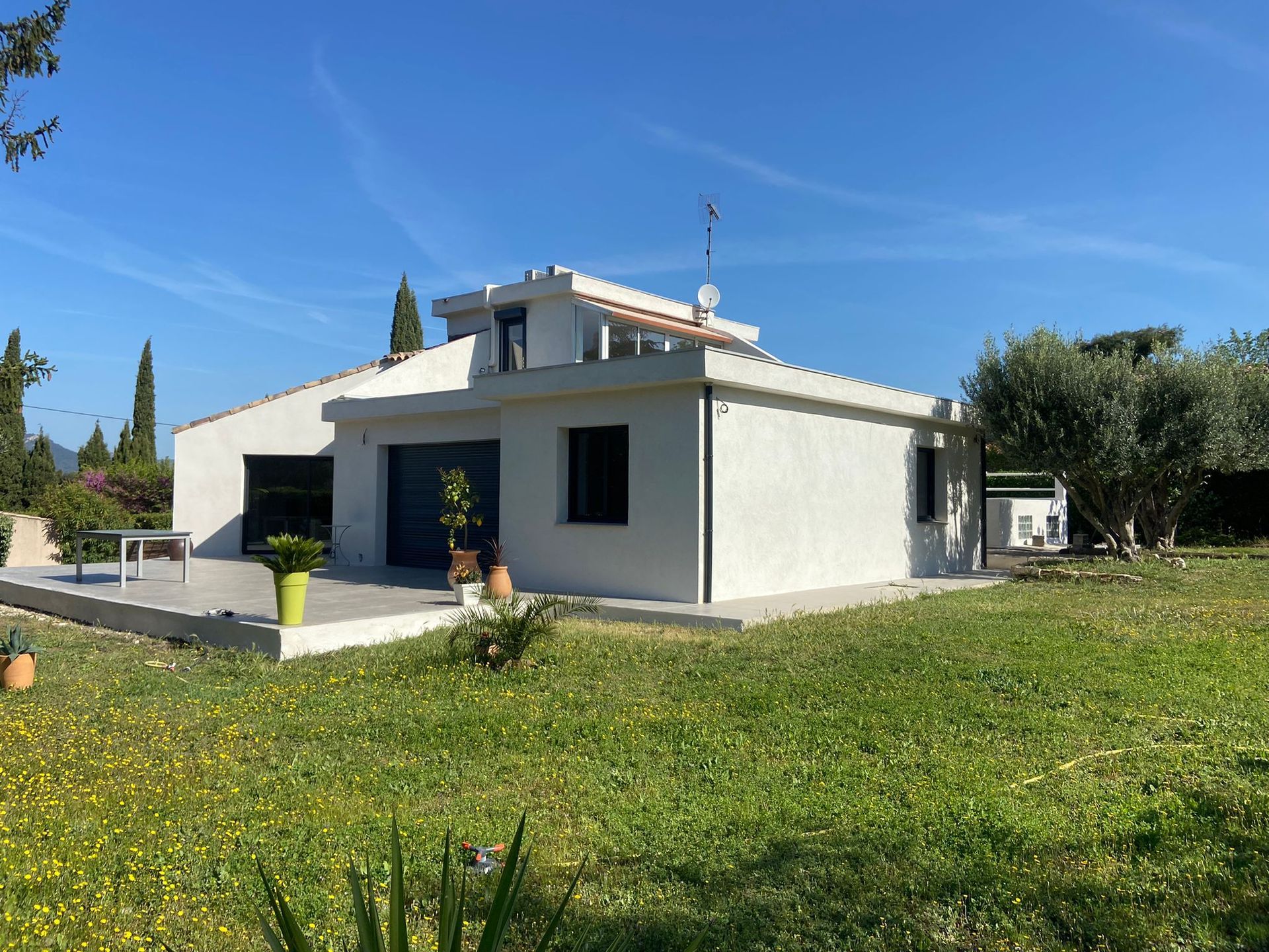 Façade de villa, teinte d'enduit pierre