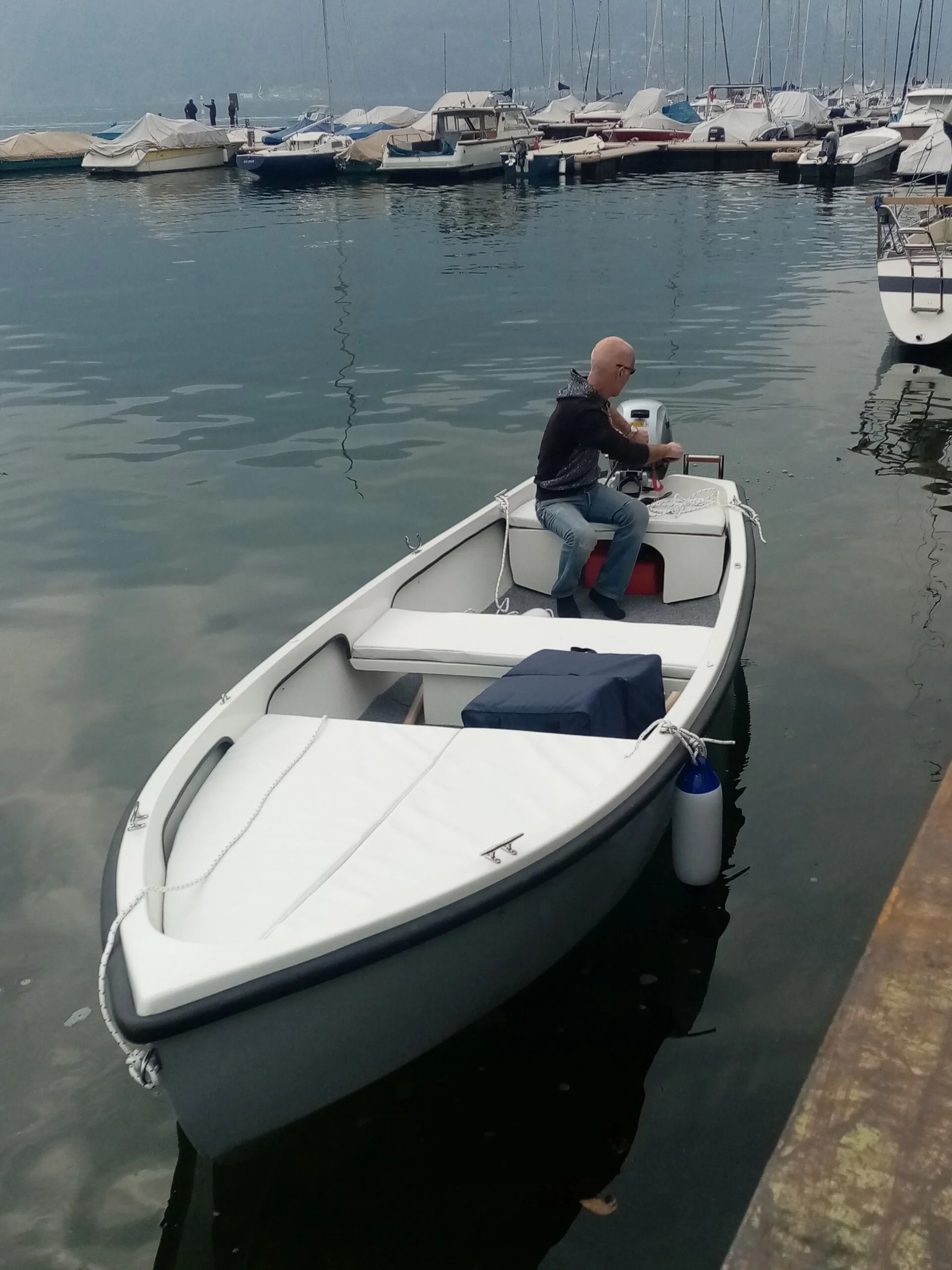 New Ceresio
Imbarcazione stabile e raffinata ideale per il lago.