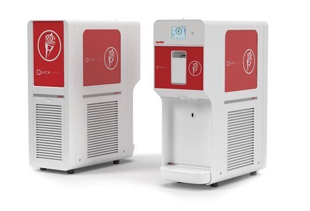 Una máquina roja y blanca con el número 101.