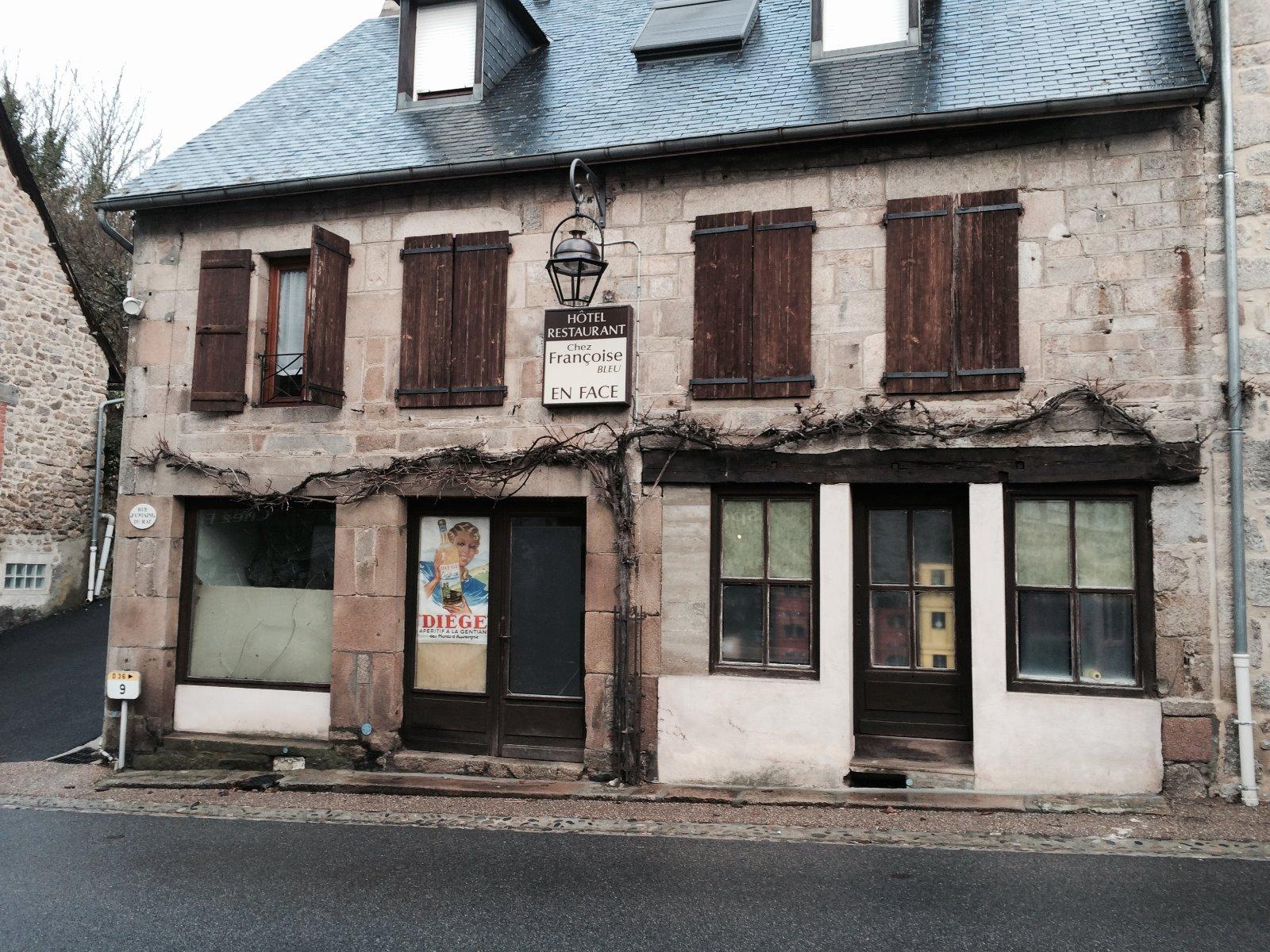 Façade d'un restaurant avant les travaux de rénovation