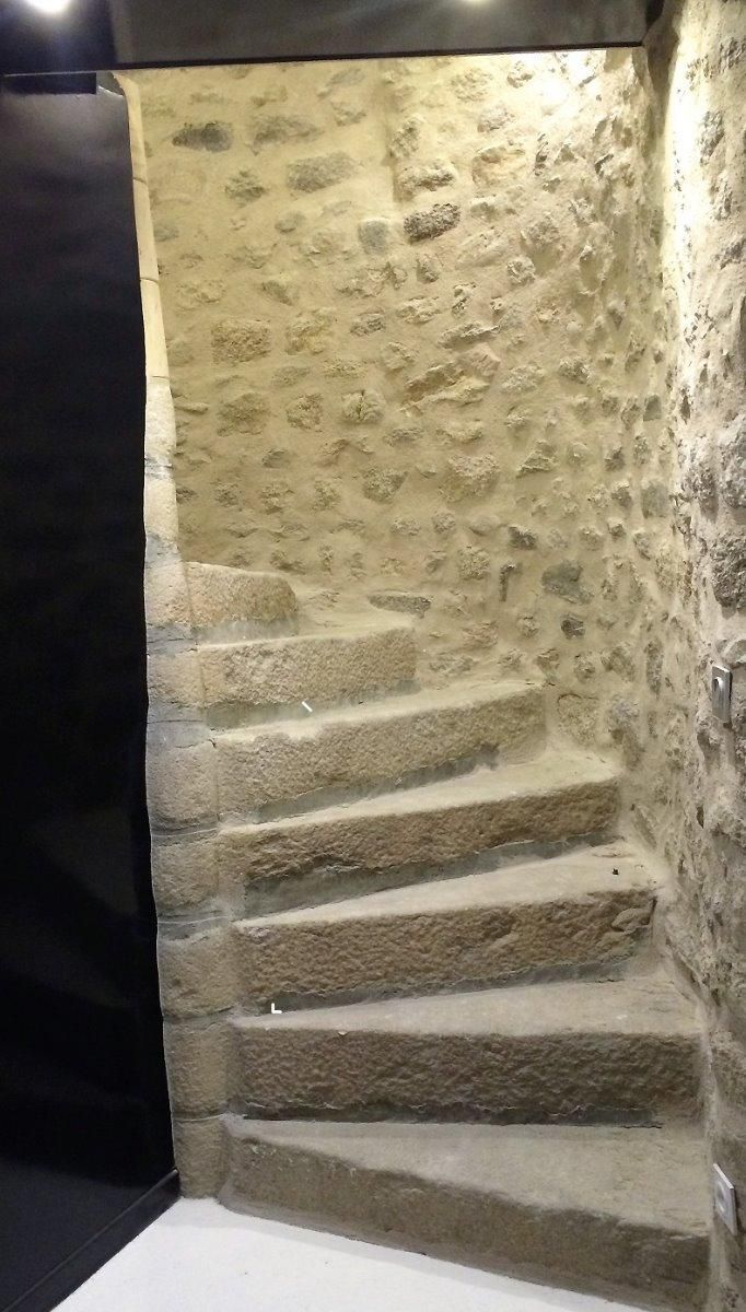 Création d'escalier taillé dans la pierre