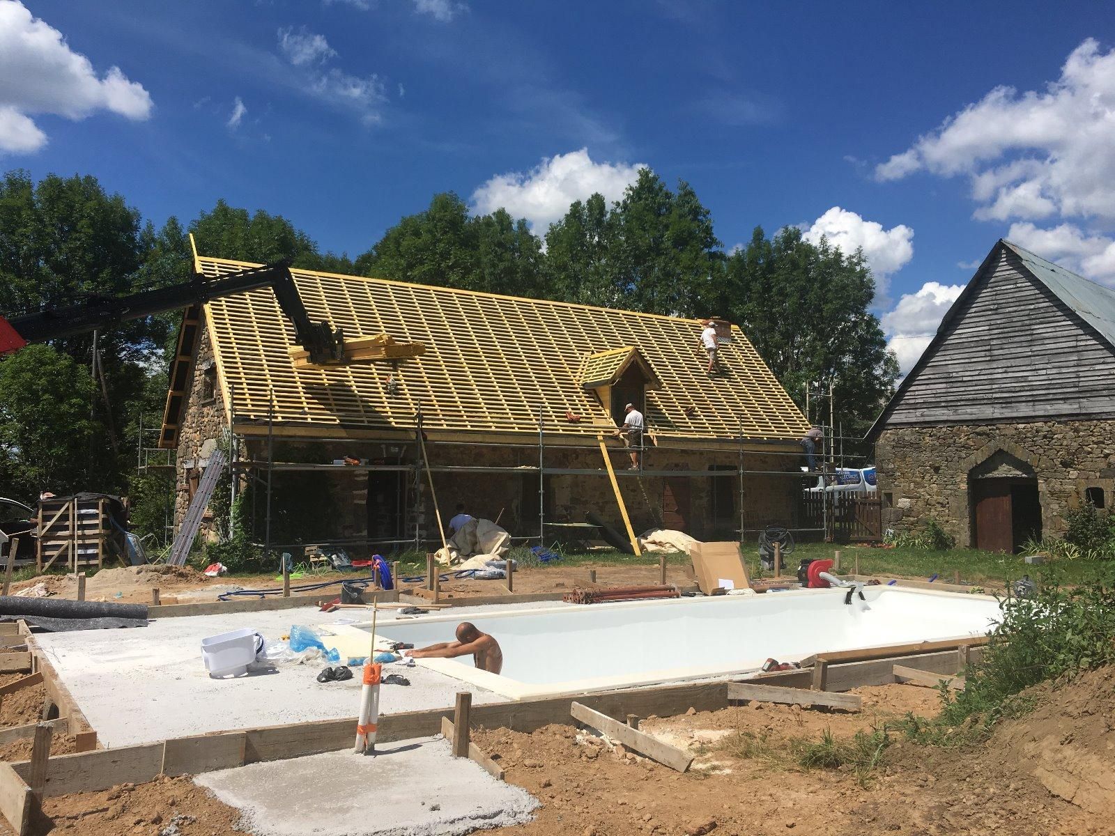 Pose de la toiture : charpente et solives