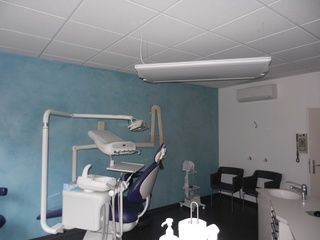 Thorens SA - Cabinet dentaire avec enduit romain bleu