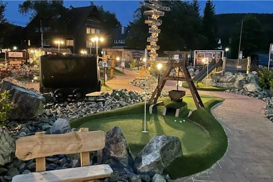 1894 Burger und Bar, Minigolf im Harzcharme Hahnenklee