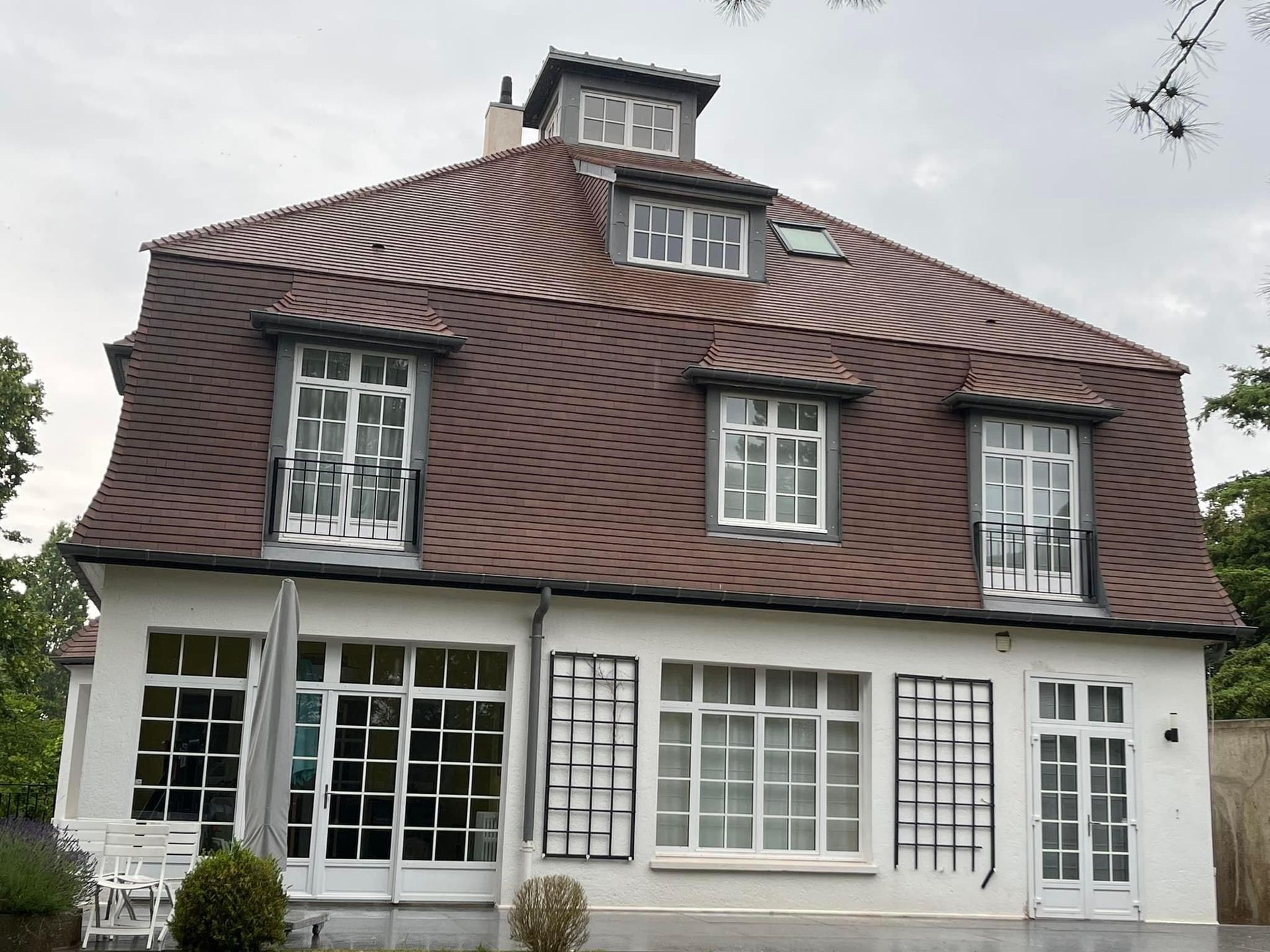 Maison au toit rénové