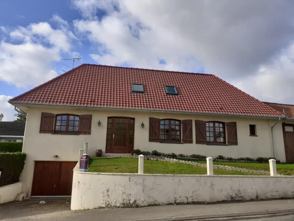 Pavillon au toit rénové en tuiles