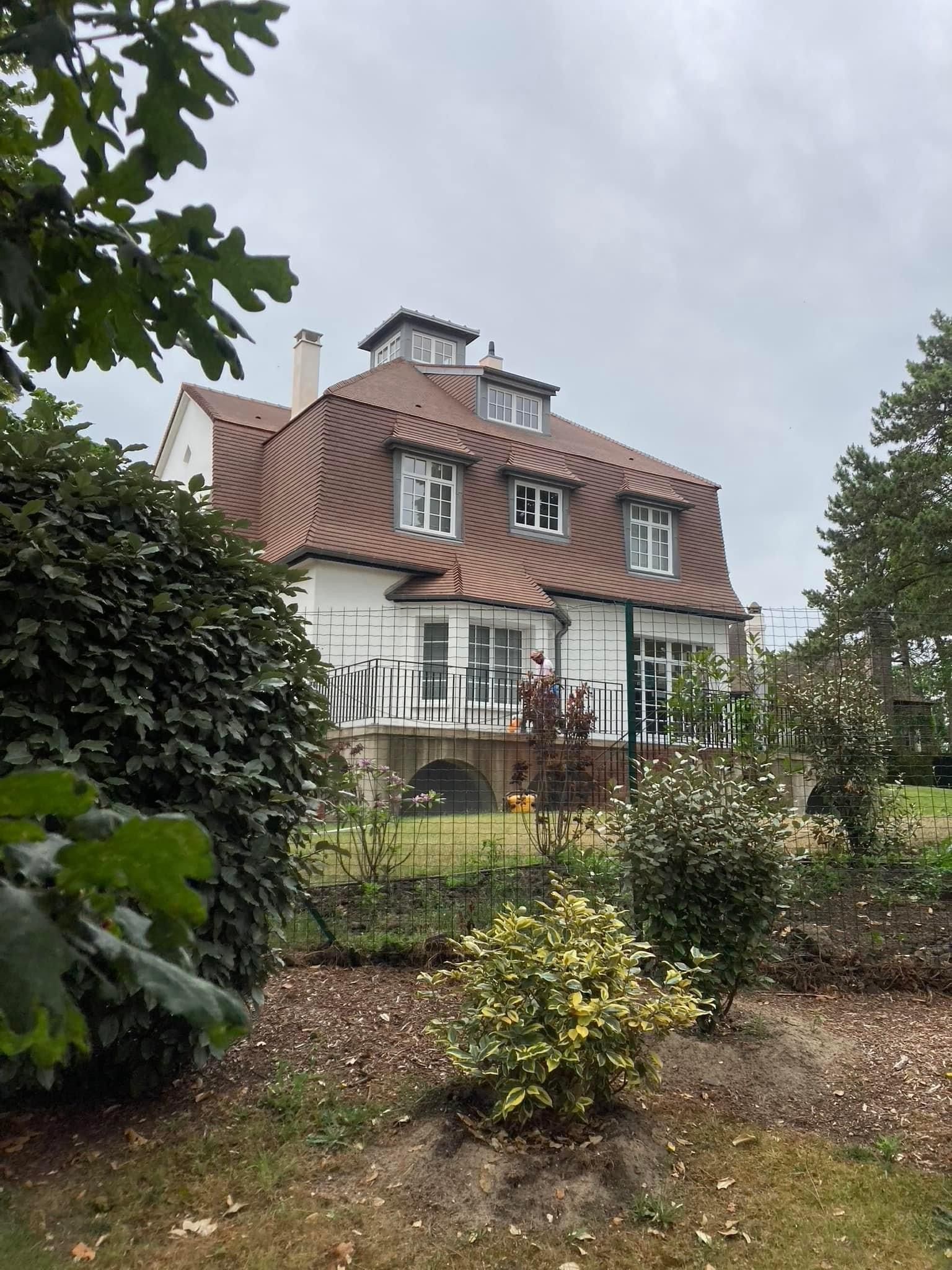 Maison avec toit en tuiles rénové