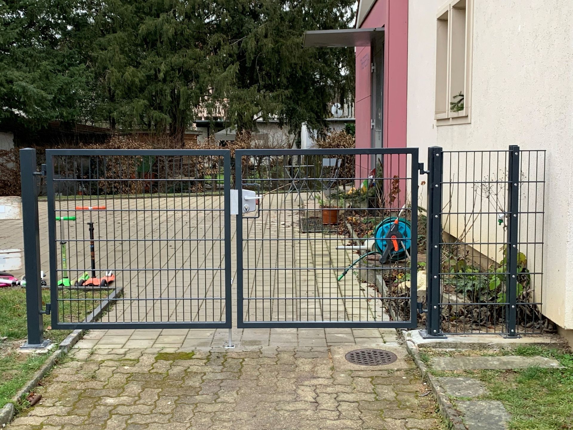 doppelstabgitter - gebrüder meyer - zaunfabrik und schlosserei - münchenstein