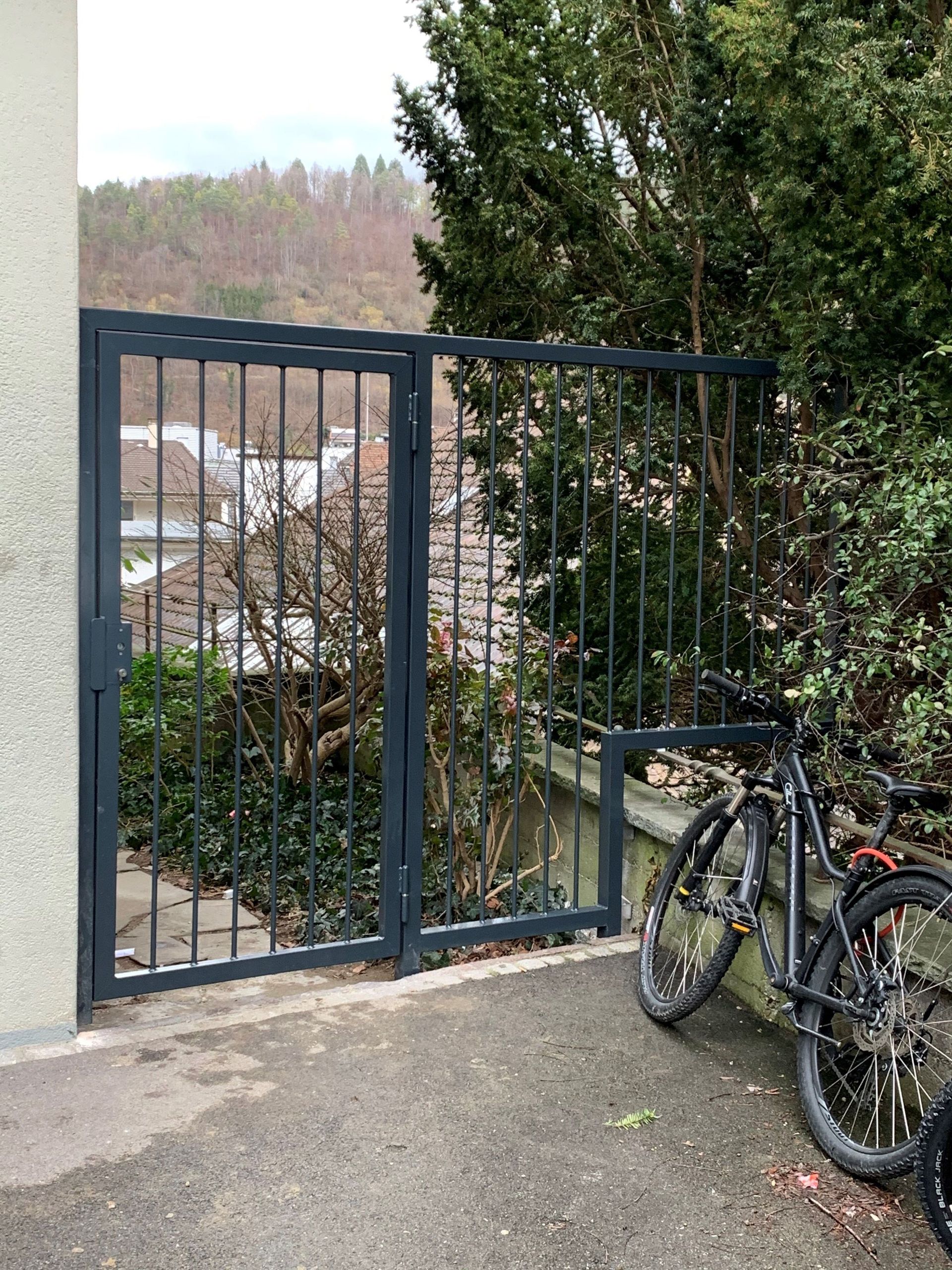 staketenzäune metall - gebrüder meyer - zaunfabrik und schlosserei - münchenstein