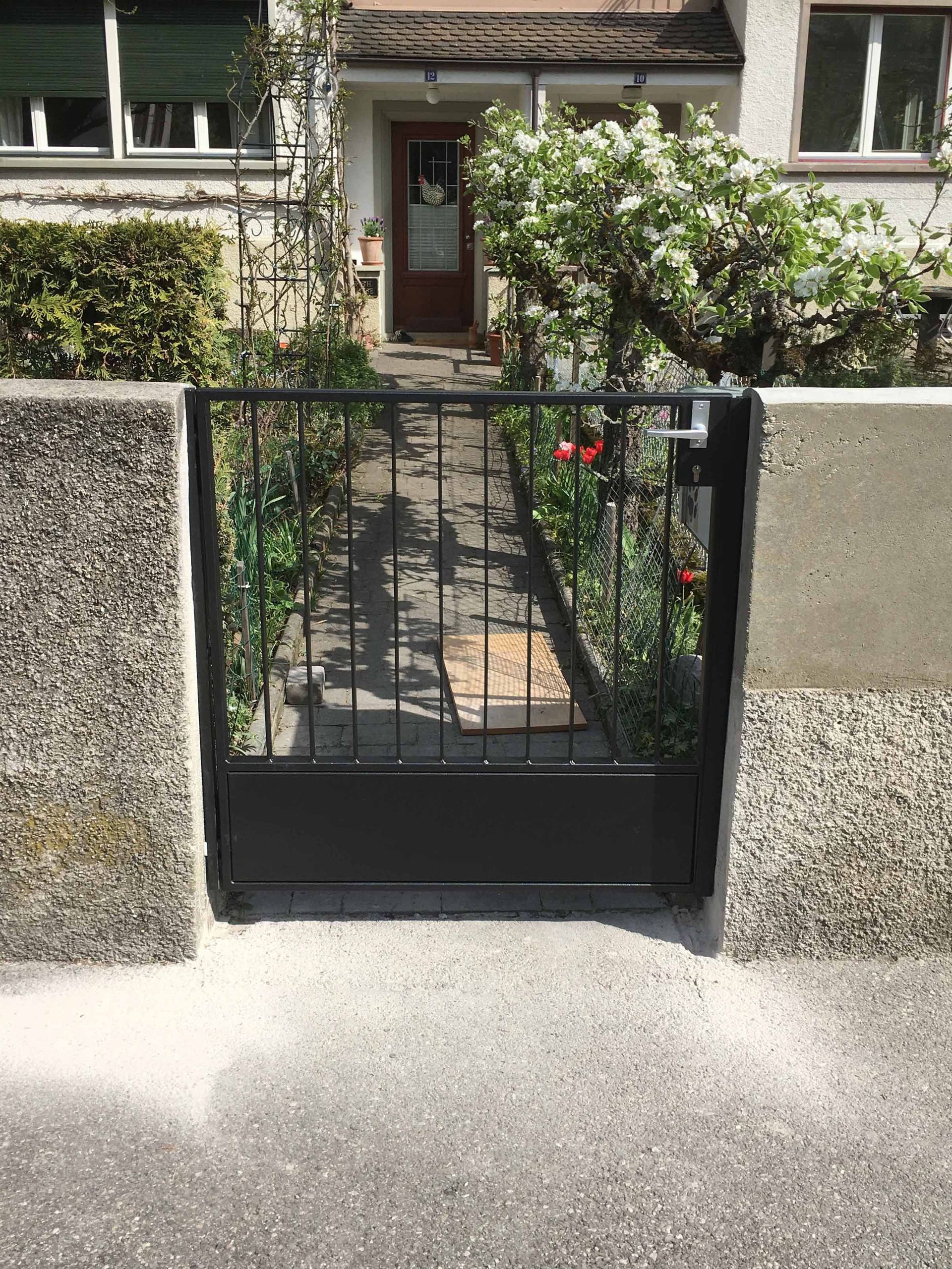 staketenzäune metall - gebrüder meyer - zaunfabrik und schlosserei - münchenstein